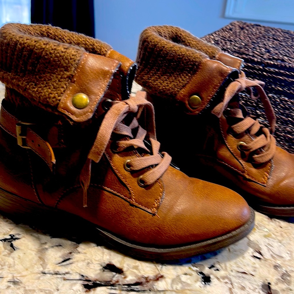 Ladies laced ankle boots brown